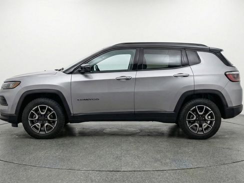 Used 2025 Jeep Compass Trailhawk AWD/4WD image 5
