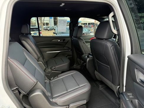 Used 2024 Chevrolet Traverse Z71 image 20