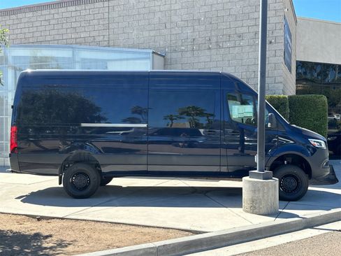 Used 2024 Mercedes-Benz Sprinter 2500 image 2