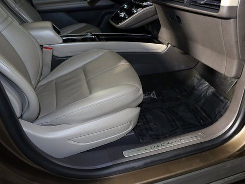 Used 2022 Lincoln Corsair AWD w/ Premium Package image 36