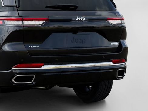 New 2025 Jeep Grand Cherokee Overland AWD/4WD image 13