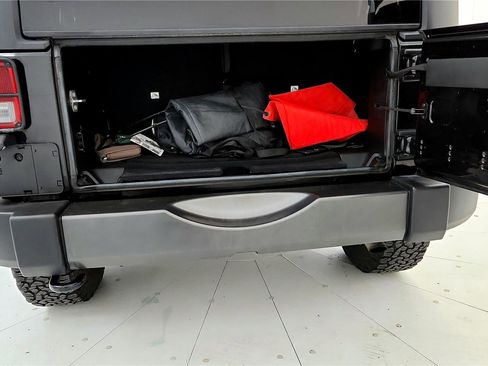 Used 2017 Jeep Wrangler Sport image 17