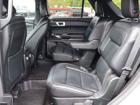 Used 2020 Ford Explorer XLT w/ Equipment Group 202A AWD/4WD image 9