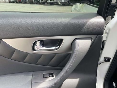 Used 2016 INFINITI QX70 AWD w/ Premium Package image 25