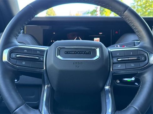 Used 2025 GMC Yukon Denali image 24