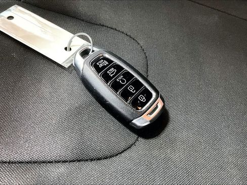 Used 2022 Hyundai Elantra SEL w/ Convenience Package FWD image 13