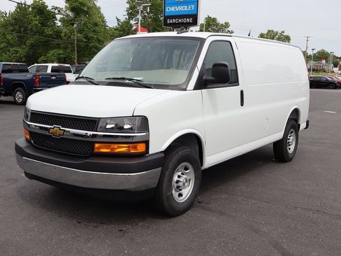 New 2025 Chevrolet Express 3500 w/ Chrome Appearance Package image 19