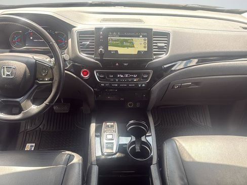 Used 2020 Honda Pilot Touring image 11