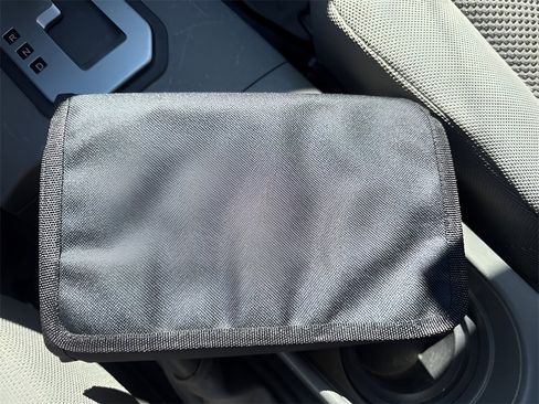 Used 2021 Nissan Frontier SV w/ Midnight Edition Floor Mats image 29