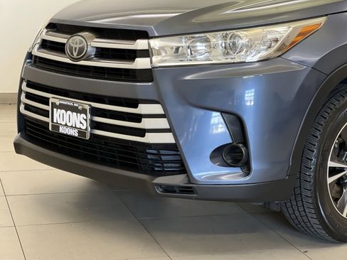 Used 2017 Toyota Highlander LE FWD image 29