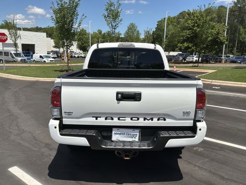 Used 2022 Toyota Tacoma TRD Sport w/ Technology Package AWD/4WD image 9