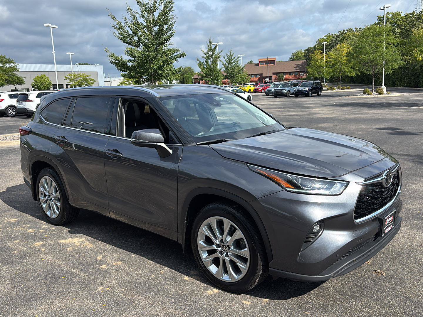 Used 2024 Toyota Highlander Limited AWD/4WD image 7