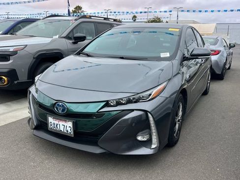 Used 2017 Toyota Prius Prime Advanced FWD image 2