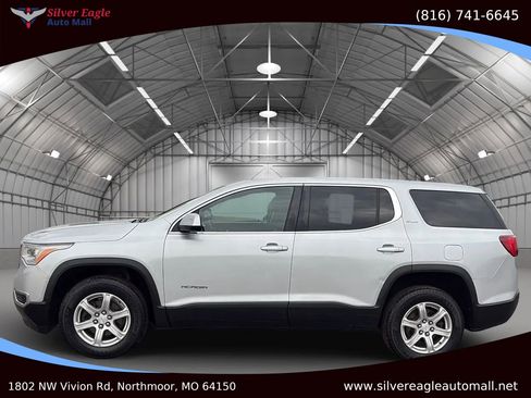 Used 2017 GMC Acadia SLE image 2