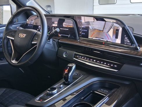Used 2024 Cadillac Escalade Sport Platinum RWD image 16