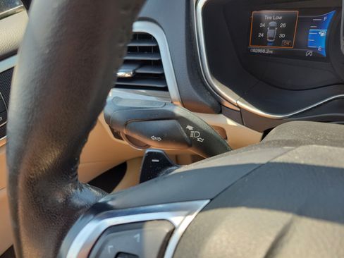 Used 2018 Ford Fusion SE w/ Fusion SE Technology Package FWD image 26