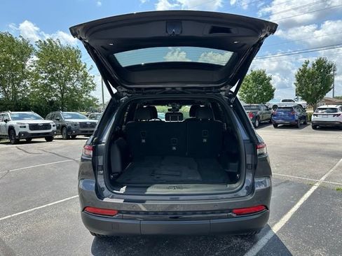Used 2023 Jeep Grand Cherokee Altitude AWD/4WD image 36