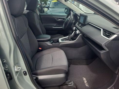Used 2020 Toyota RAV4 XLE w/ Convenience Package FWD image 7