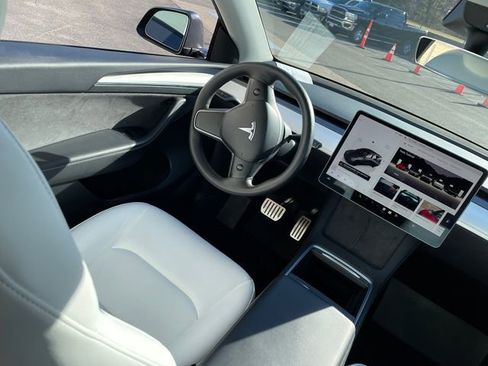Used 2023 Tesla Model Y Performance image 22