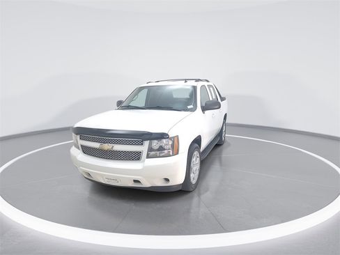 Used 2011 Chevrolet Avalanche LS image 4