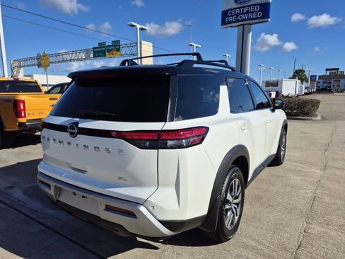 Used 2024 Nissan Pathfinder SL image 9