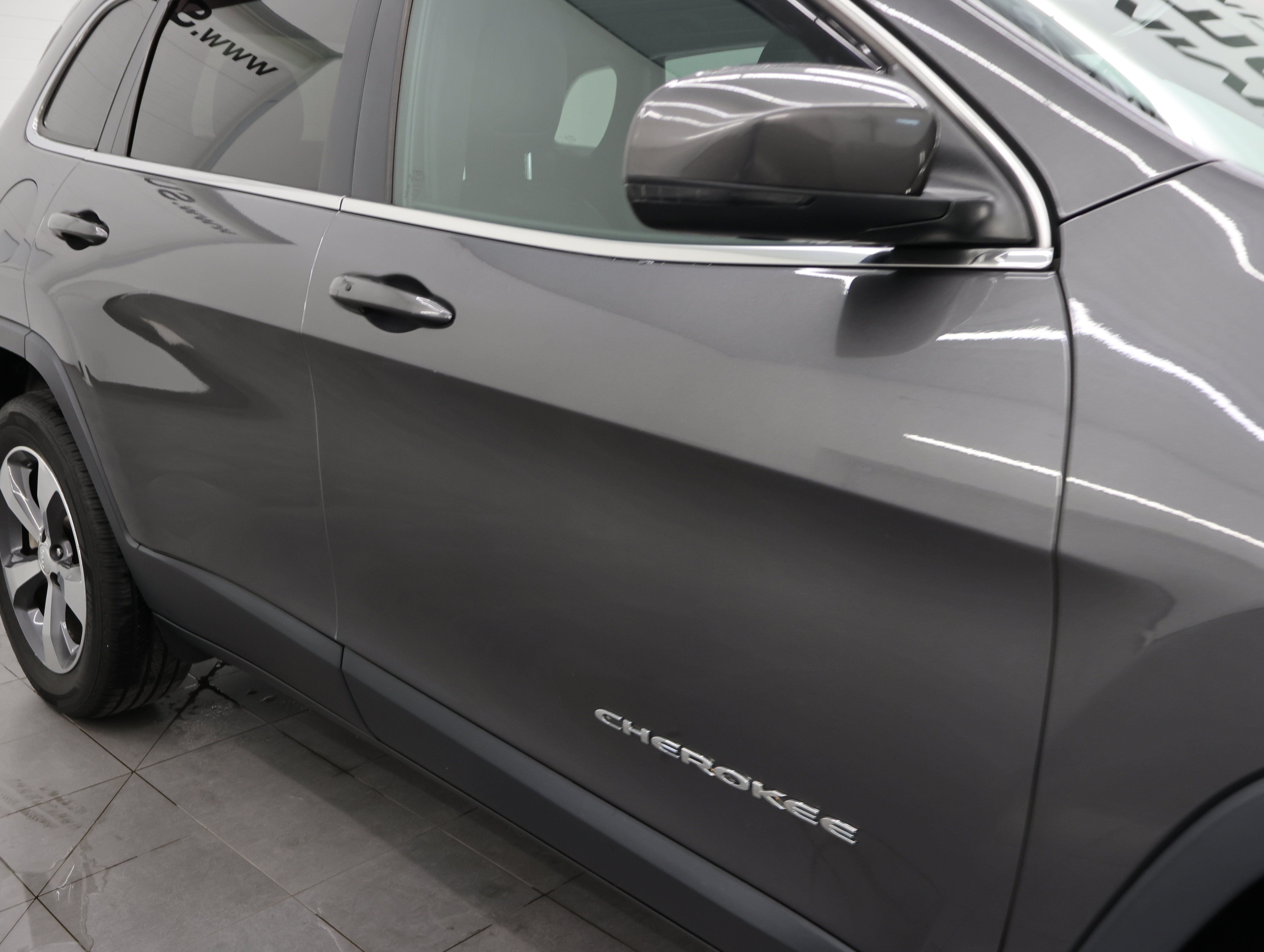 Used 2019 Jeep Cherokee Limited w/ Trailer Tow Group AWD/4WD image 23