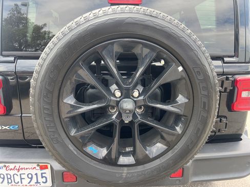 Used 2022 Jeep Wrangler Unlimited Sahara w/ Cold Weather Group AWD/4WD image 12