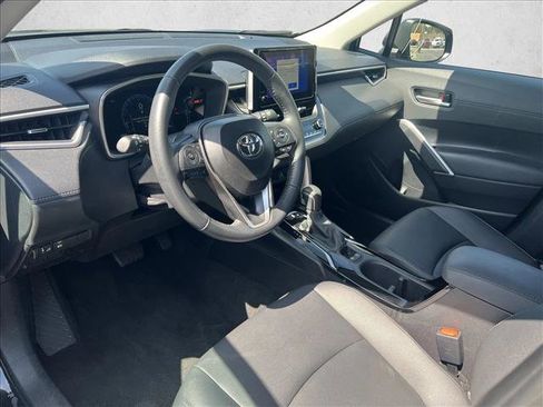 Certified 2025 Toyota Corolla Cross XLE image 9