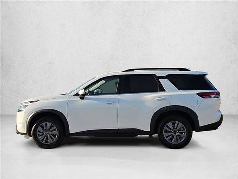 Used 2024 Nissan Pathfinder SV FWD image 9