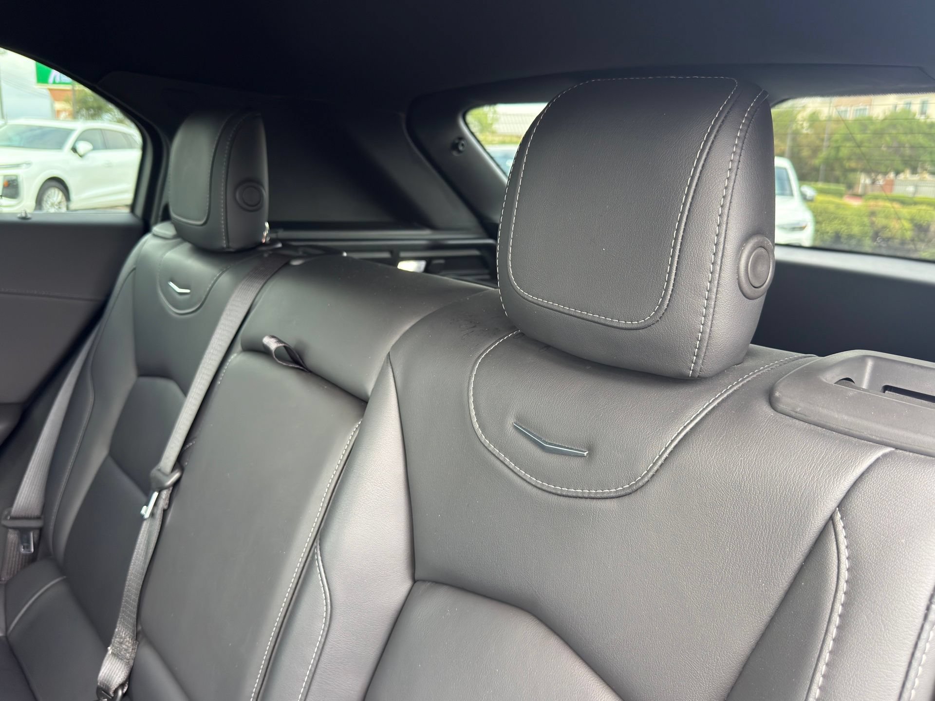 Used 2023 Cadillac XT4 Luxury w/ Cold Weather Package FWD image 28