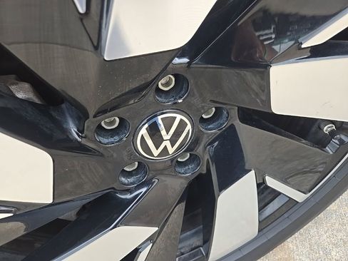 Used 2024 Volkswagen Atlas Cross Sport SE AWD/4WD image 28
