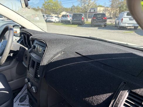 Used 2010 Dodge Grand Caravan SE image 11