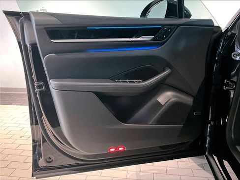 Used 2024 Porsche Macan 4 Electric image 26