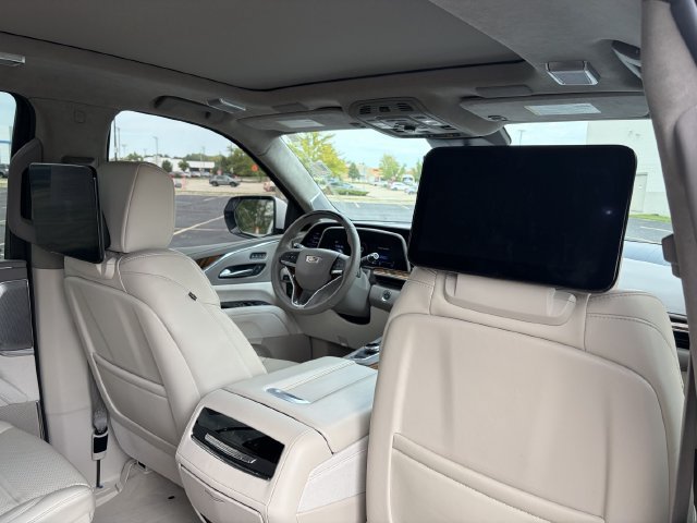 Used 2024 Cadillac Escalade Sport Platinum w/ LPO, ONYX Package AWD/4WD image 17
