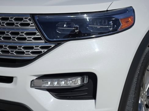 Used 2022 Ford Explorer Limited w/ Equipment Group 301A image 9