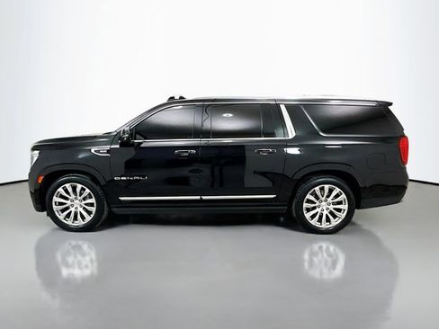 Used 2023 GMC Yukon XL Denali w/ Denali Reserve Package image 4