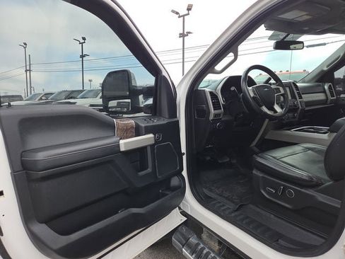 Used 2019 Ford F250 Lariat w/ Chrome Package image 7