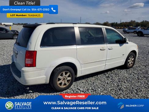 Used 2008 Chrysler Town & Country Touring image 4