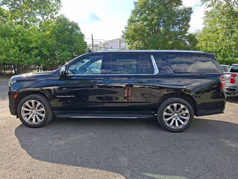 Used 2021 Chevrolet Suburban Premier w/ Premium Package AWD/4WD image 4