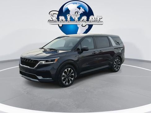 Used 2023 Kia Carnival EX image 5