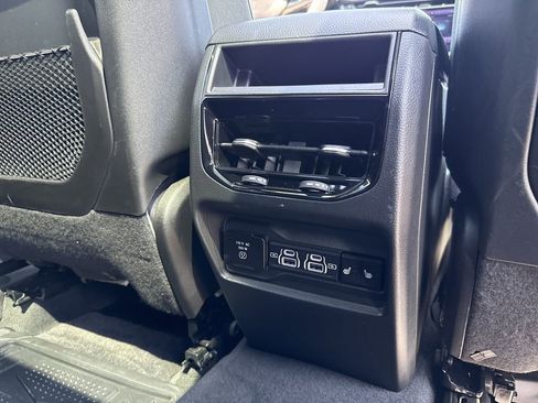 Used 2025 Jeep Grand Cherokee Limited w/ Luxury Tech Group II image 28