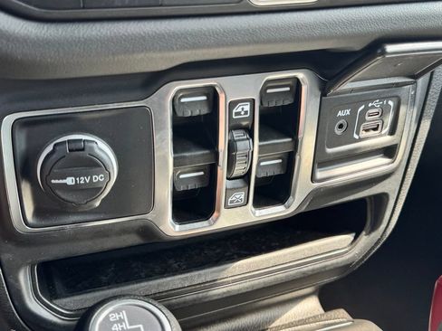 Used 2024 Jeep Wrangler Unlimited Sahara AWD/4WD image 23
