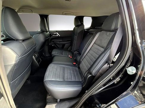 New 2025 Mitsubishi Outlander SE image 22