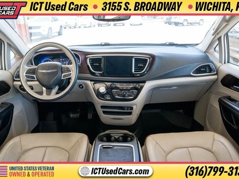 Used 2020 Chrysler Pacifica Limited FWD image 12