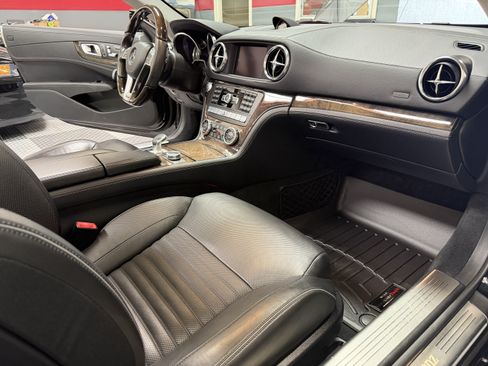 Used 2013 Mercedes-Benz SL 550 image 21