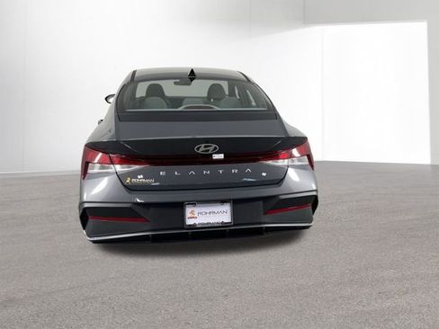 Used 2024 Hyundai Elantra SEL image 14