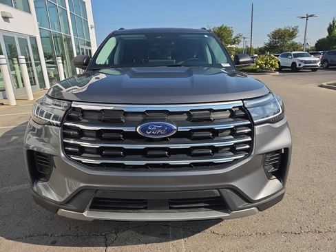 Used 2025 Ford Explorer Active AWD/4WD image 15