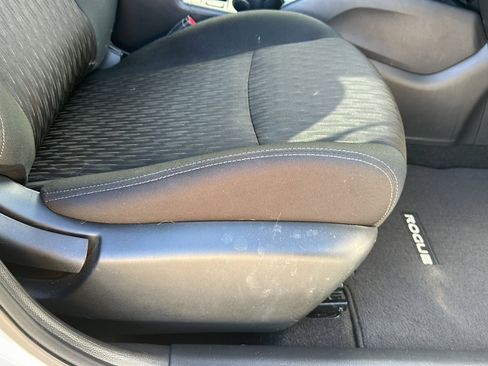 Used 2020 Nissan Rogue SV image 25