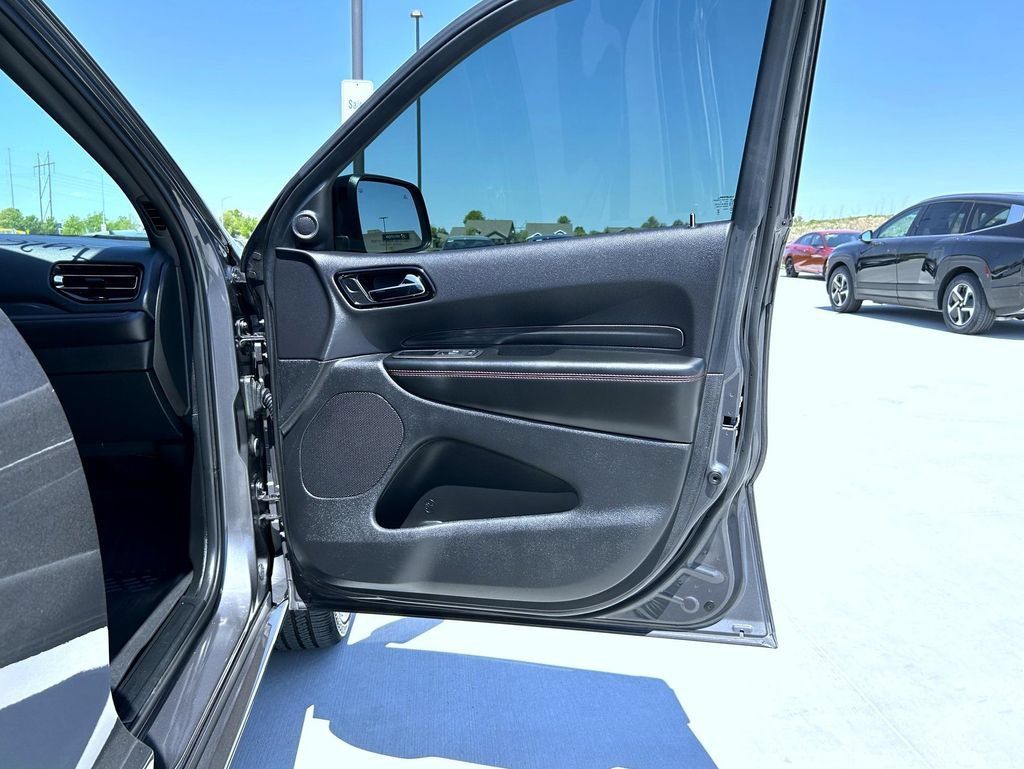 Used 2025 Dodge Durango GT w/ Blacktop Package AWD/4WD image 17