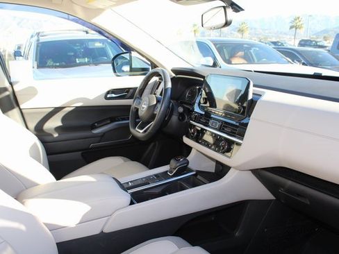 Used 2022 Nissan Pathfinder SL w/ SL Premium Package image 5